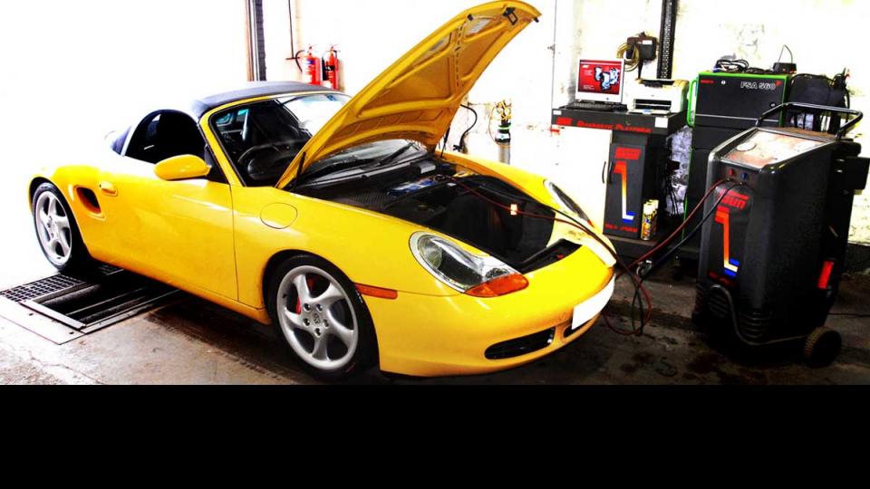 Repairing & recharging Porsche air conditioning system