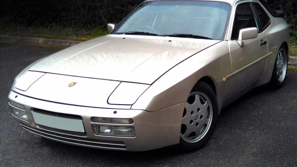 Repair service specialist for the Porsche 944 in Devon