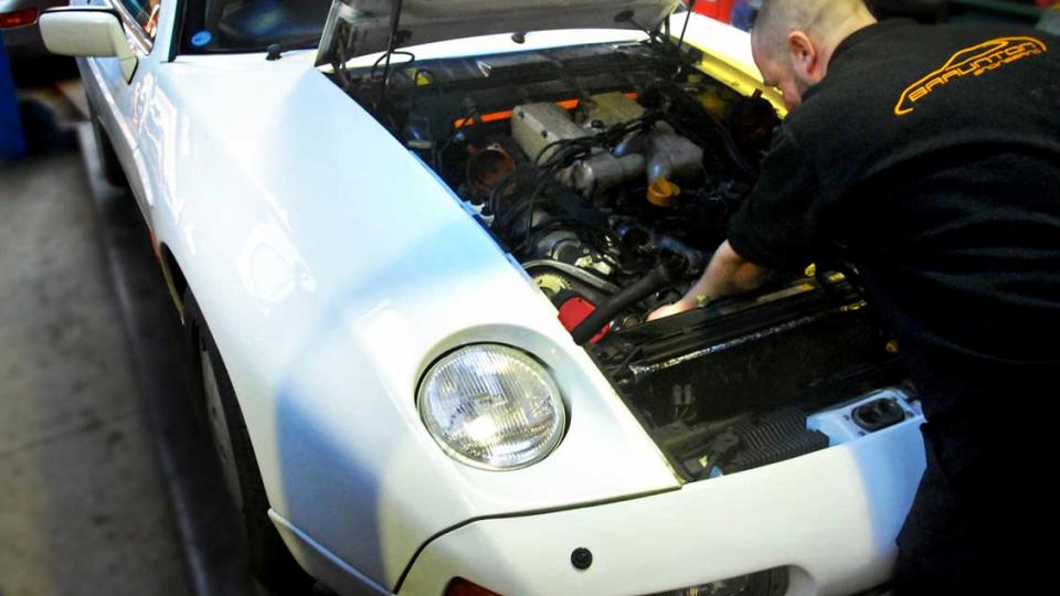 Porsche 928 cambelt changed by Dave