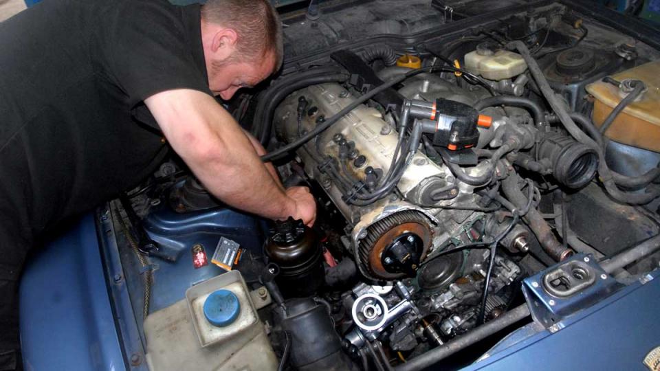 Changing a leaking oil console gasket on the Porsche 944 and 968