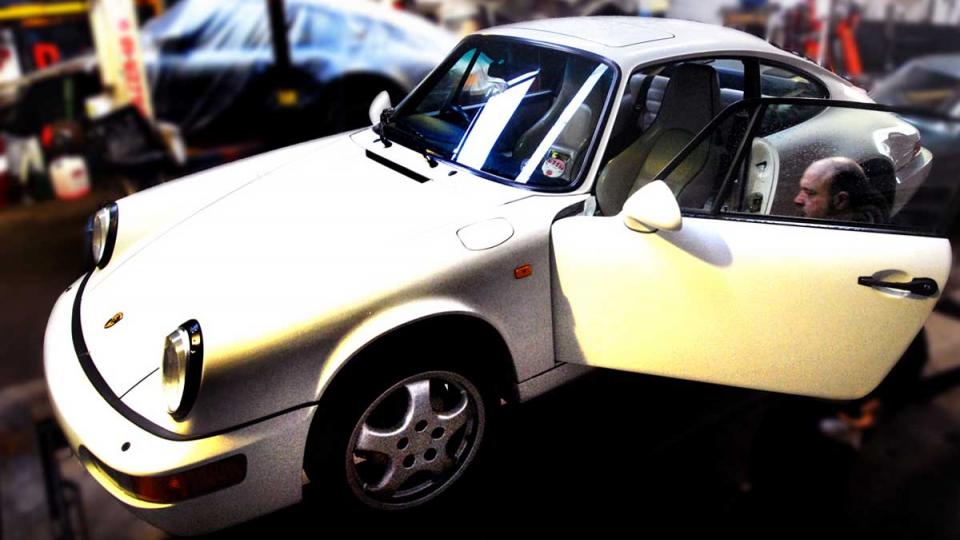 white Porsche 964 visits the specialist for repair