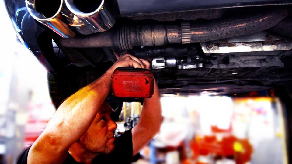 fitting a cooler thermostat to the Porsche 997