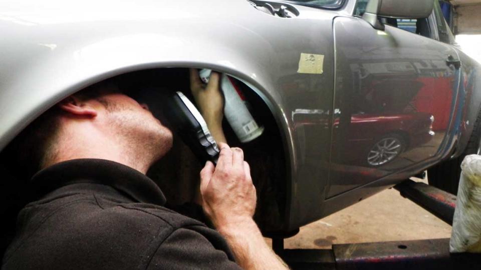 refit of a Porsche 911 after respray