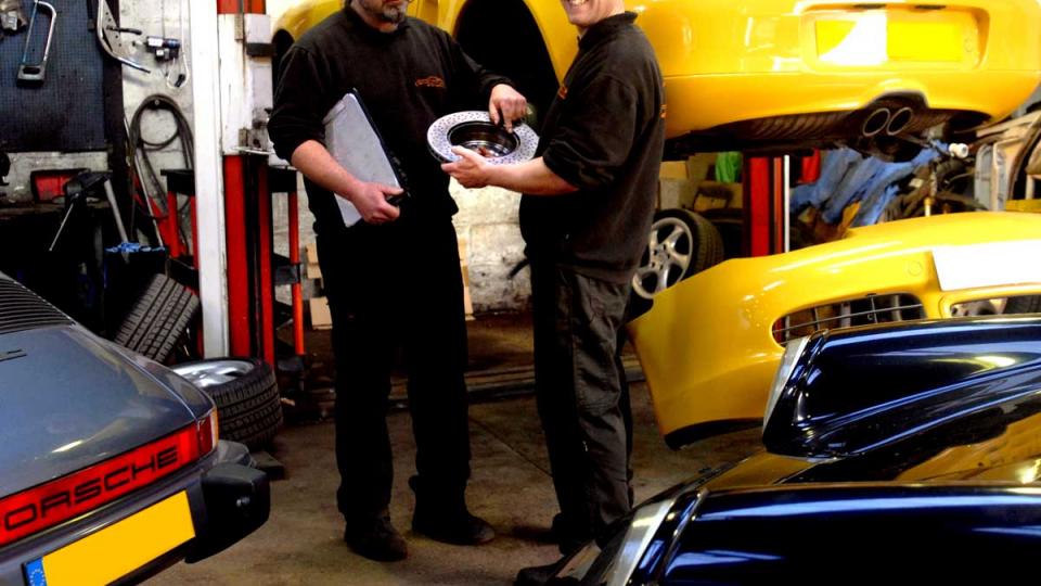 Ashley & Dave discuss the service requirements of the Boxster