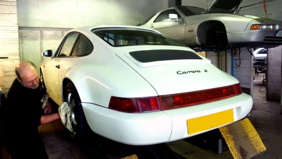 MOT testing the Porsche 964 911 Carrera