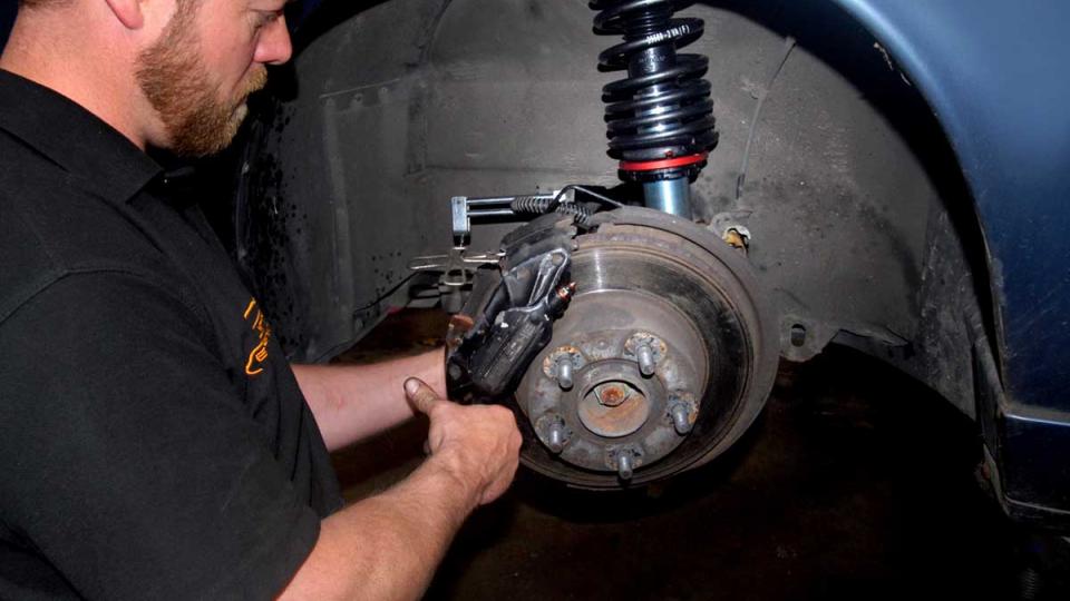 Dave fits new coilover suspension to the porsche 964