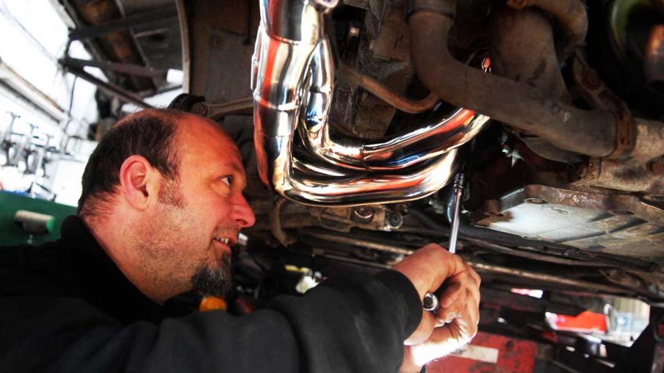 Replacing corroded exhaust manifolds on the Porsche 996