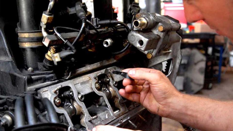 Dave performs tappet check & adjust on a Porsche 911 Carrera