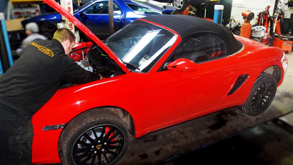 Air conditioning pollen filter replacement on the Porsche Boxster