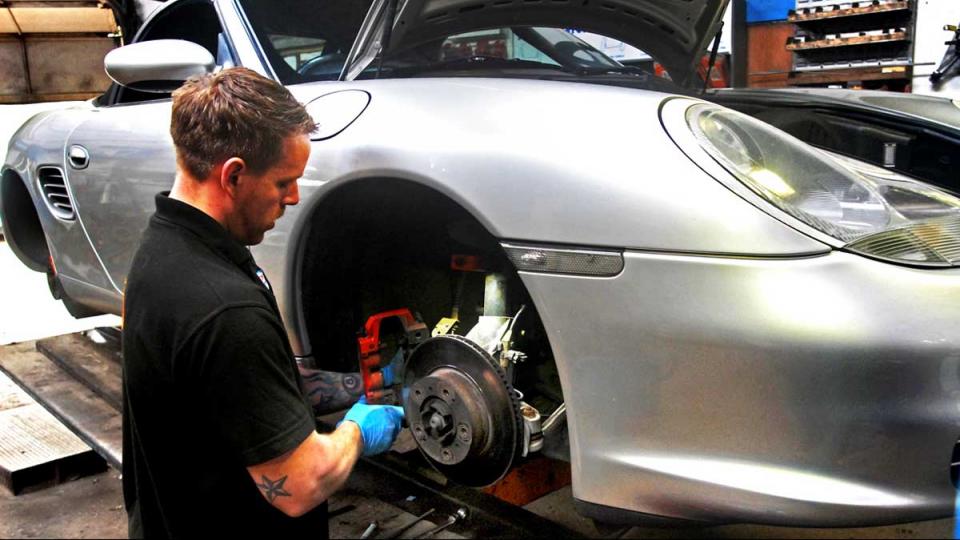 Brake disc and pad replacement at service interval on Boxster S