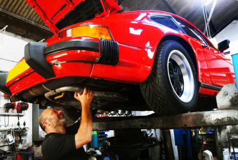 Routine servicing of the Porsche 911 Carrera at an independent specialist