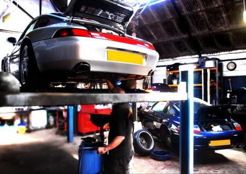 Porsche 993 service and MOT with repairs to common faults 