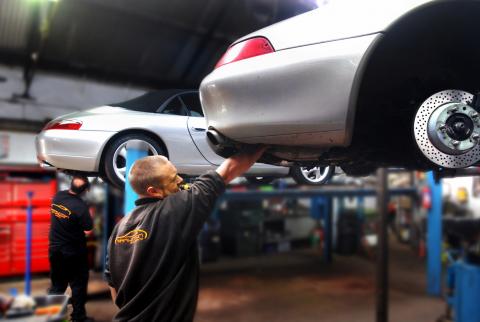 maintenance repair of the Porsche 996 at the Devon Specialist